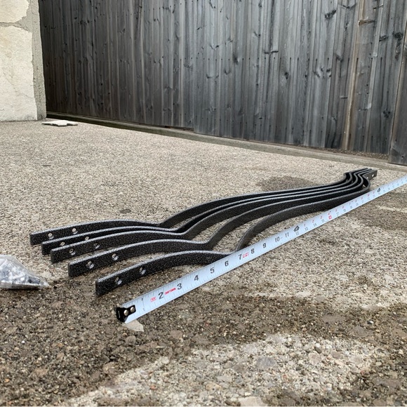 SOLD⭐️NEW PRICE⭐️6 Packs of 5 METAL PORCH PICKETS made in 🇨🇦 30 unused pieces - Picture 3 of 11